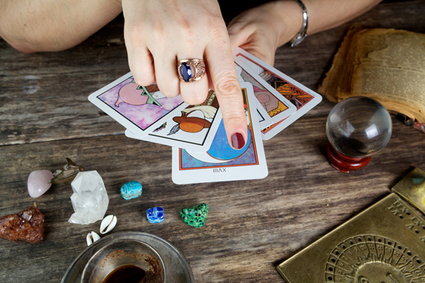 how to read reserved tarot cards